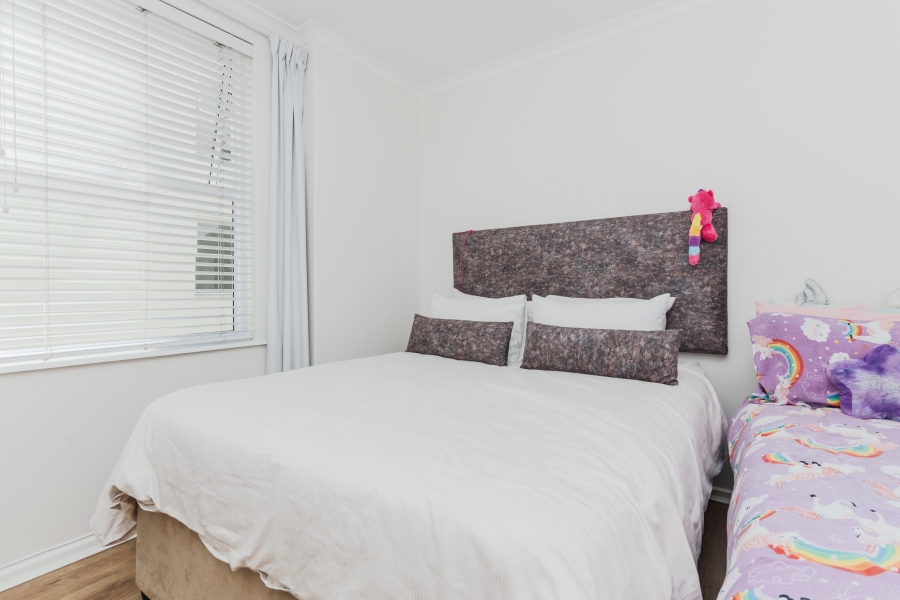 2 Bedroom Property for Sale in Vredehoek Western Cape